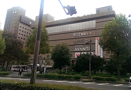 京都駅八条口駐車場は、京都アバンティ の地下2Fと3Fにあります。（管理事務所は地下2Fにあります。）